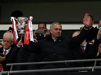 Mourinho praises Southampton E...